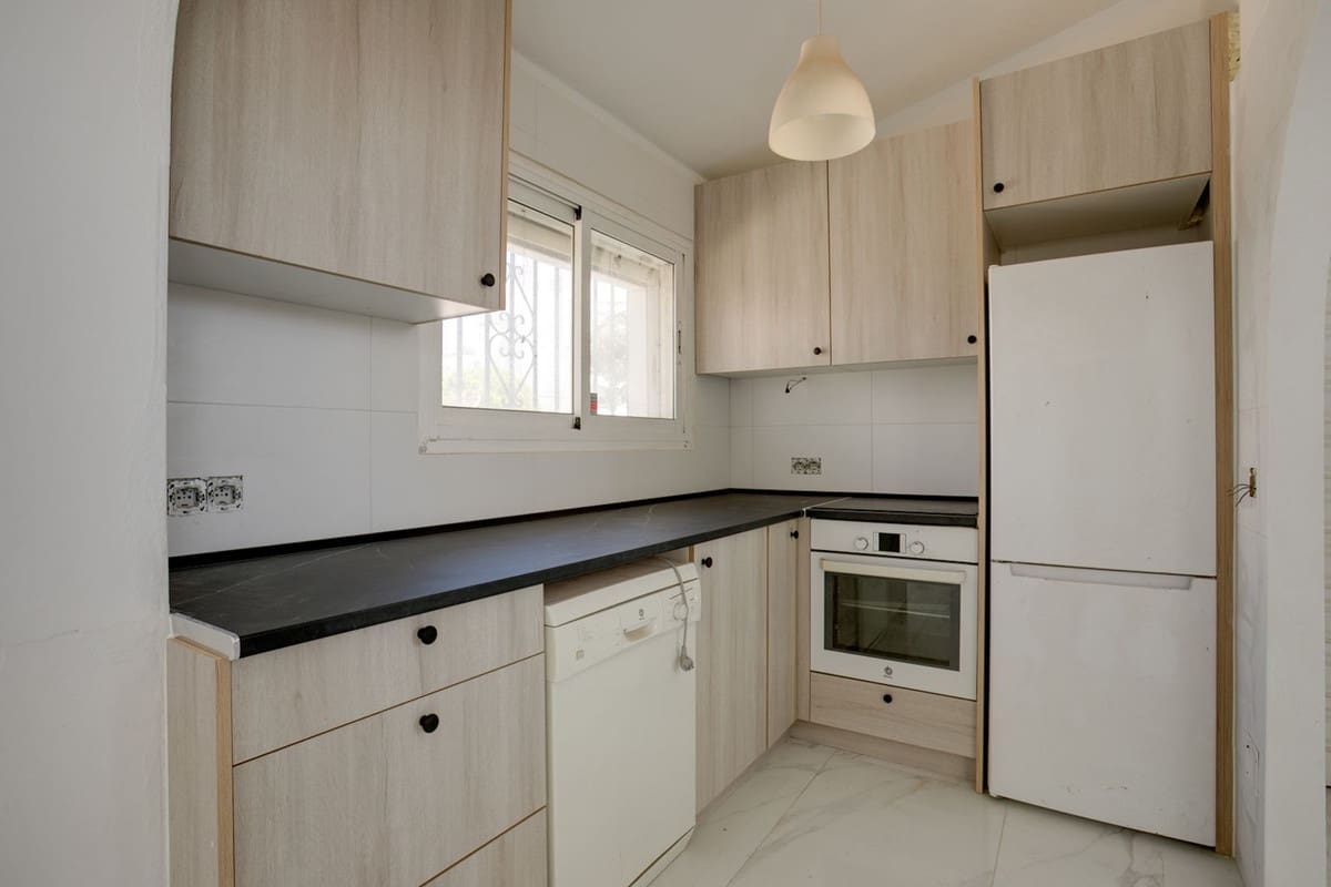 3 makuuhuone Huvila myytävänä paikassa Estepona mukana uima-altaan - 1 100 000 € (Ref: 9731376)