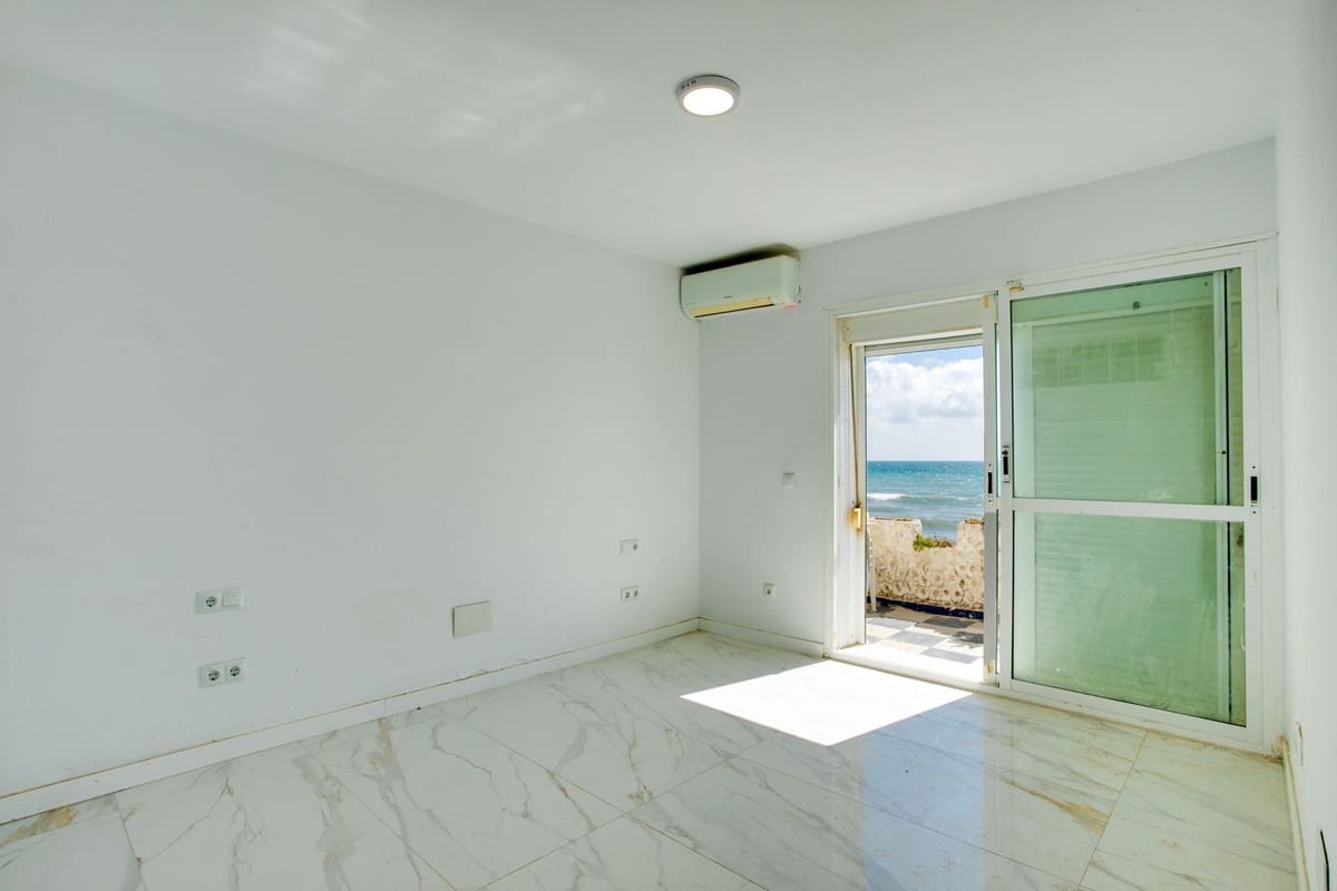 3 makuuhuone Huvila myytävänä paikassa Estepona mukana uima-altaan - 1 100 000 € (Ref: 9731376)