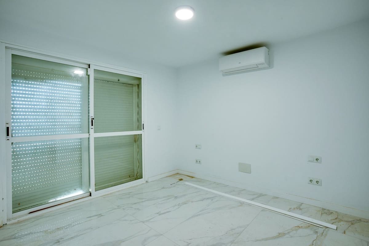 3 makuuhuone Huvila myytävänä paikassa Estepona mukana uima-altaan - 1 100 000 € (Ref: 9731376)