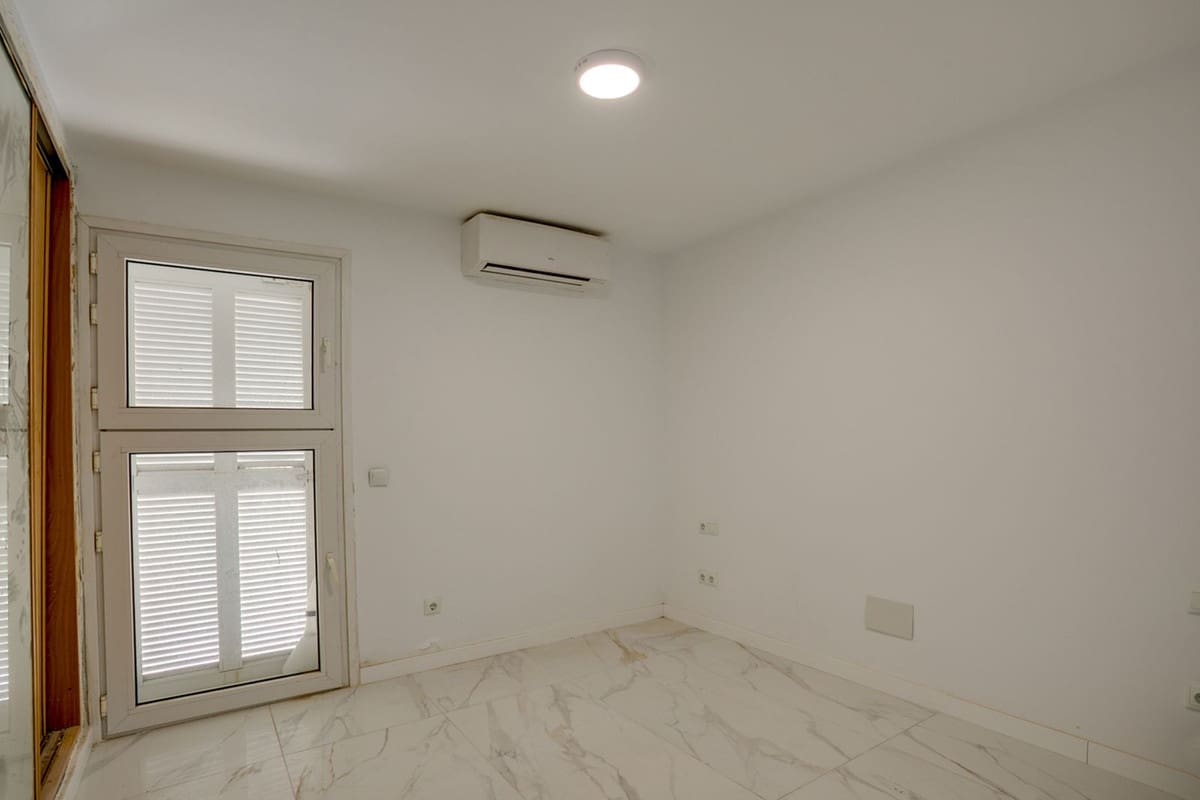 3 makuuhuone Huvila myytävänä paikassa Estepona mukana uima-altaan - 1 100 000 € (Ref: 9731376)