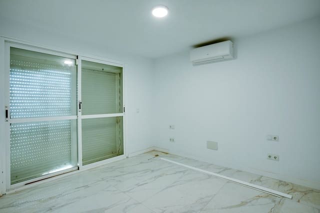 3 makuuhuone Huvila myytävänä paikassa Estepona mukana uima-altaan - 1 100 000 € (Ref: 9731376)