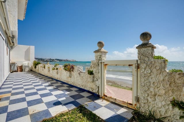 3 makuuhuone Huvila myytävänä paikassa Estepona mukana uima-altaan - 1 100 000 € (Ref: 9731376)