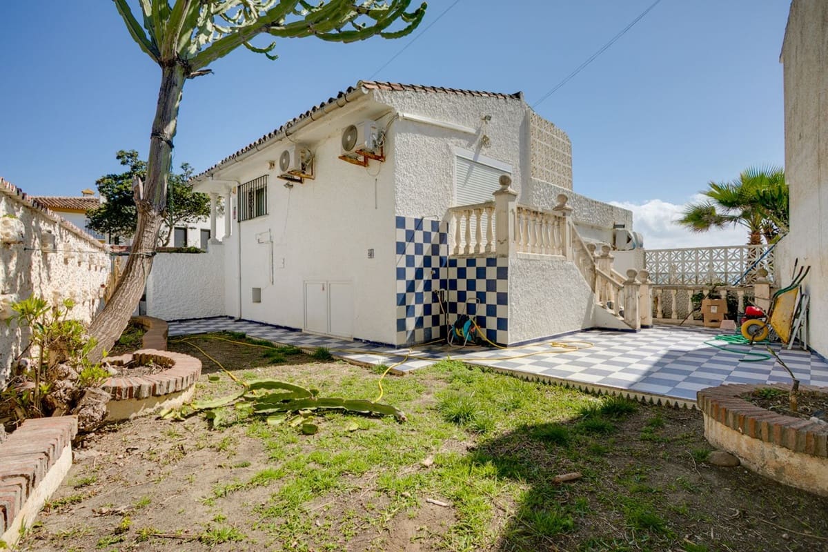 3 makuuhuone Huvila myytävänä paikassa Estepona mukana uima-altaan - 1 100 000 € (Ref: 9731376)