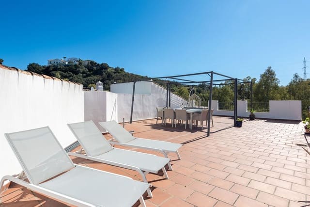 Ático de 3 habitaciones en Los Arqueros, Benahavís en venta con piscina garaje - 695.000 € (Ref: 9743991)
