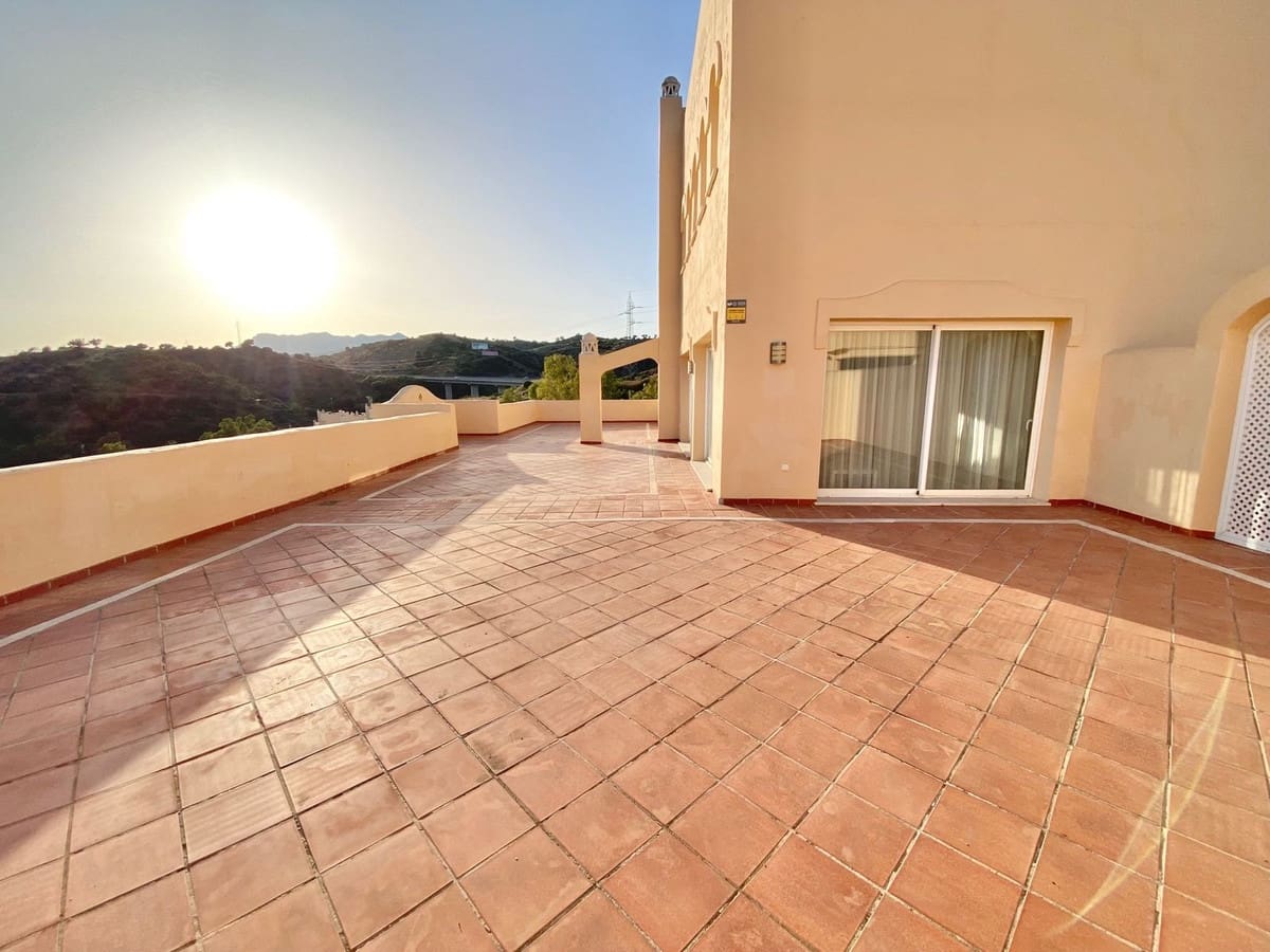 3 quarto Penthouse para venda em Elviria com piscina garagem - 645 000 € (Ref: 9771912)