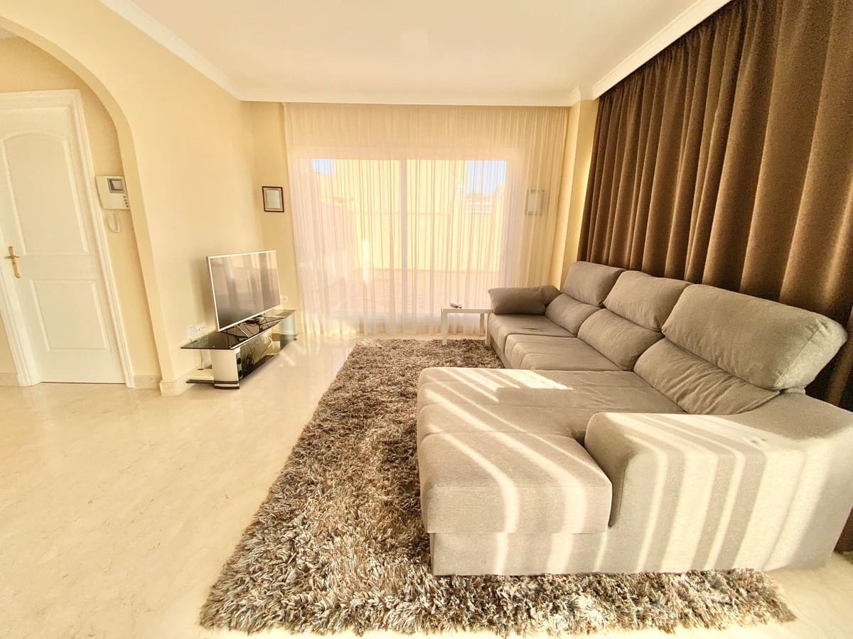 3 quarto Penthouse para venda em Elviria com piscina garagem - 645 000 € (Ref: 9771912)