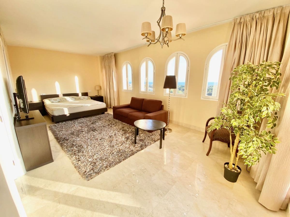 3 quarto Penthouse para venda em Elviria com piscina garagem - 645 000 € (Ref: 9771912)