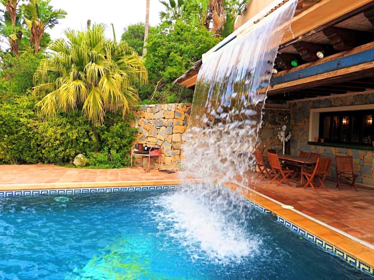 5 bedroom Villa for sale in Estepona with pool garage - € 2,300,000 (Ref: 9776841)