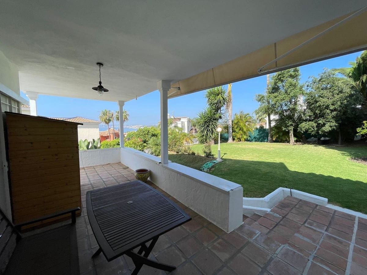 4 sypialnia Willa na sprzedaż w Estepona z basenem garażem - 1 856 000 € (Ref: 9776842)