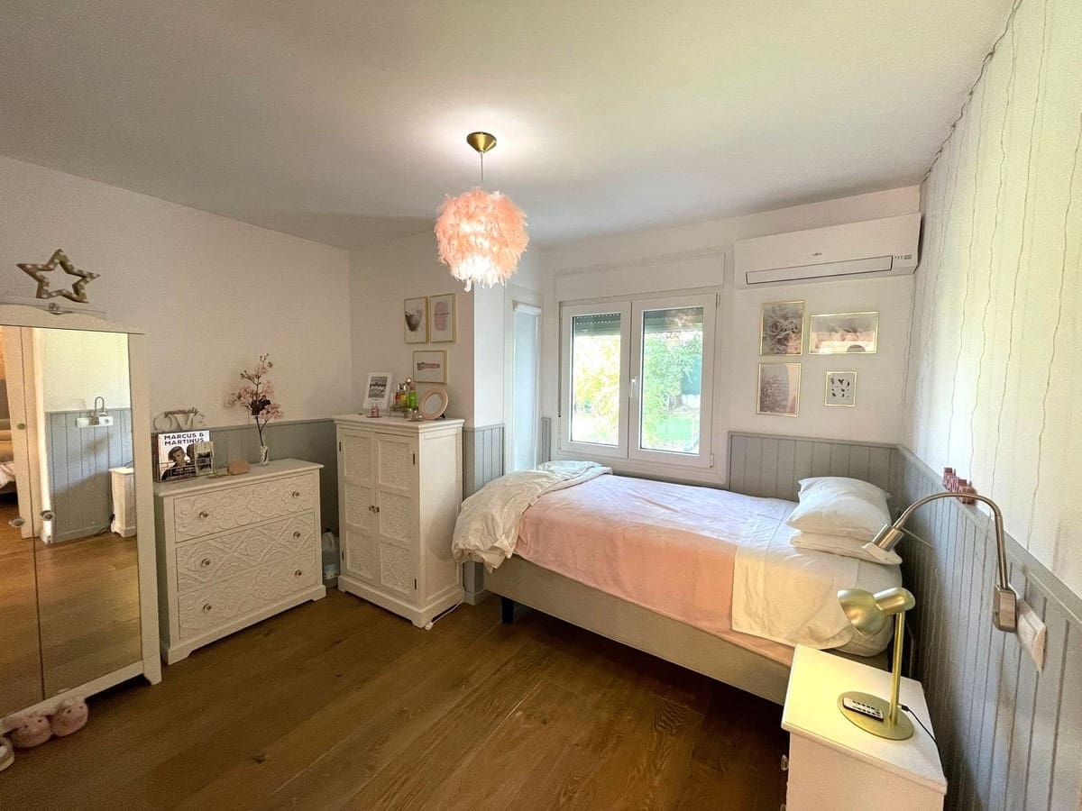 4 sypialnia Willa na sprzedaż w Estepona z basenem garażem - 1 856 000 € (Ref: 9776842)