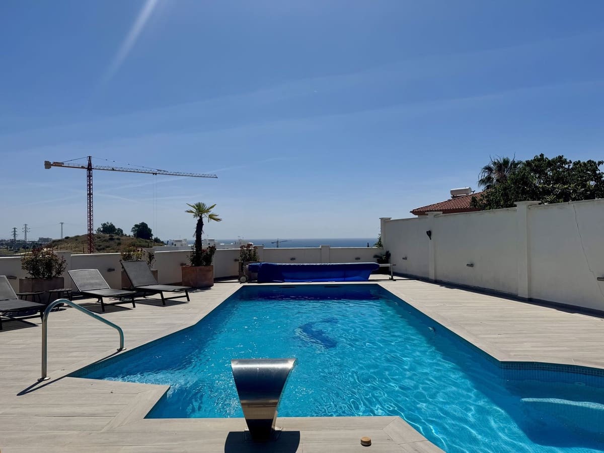 4 sypialnia Willa na sprzedaż w Estepona z basenem garażem - 1 149 000 € (Ref: 9776844)