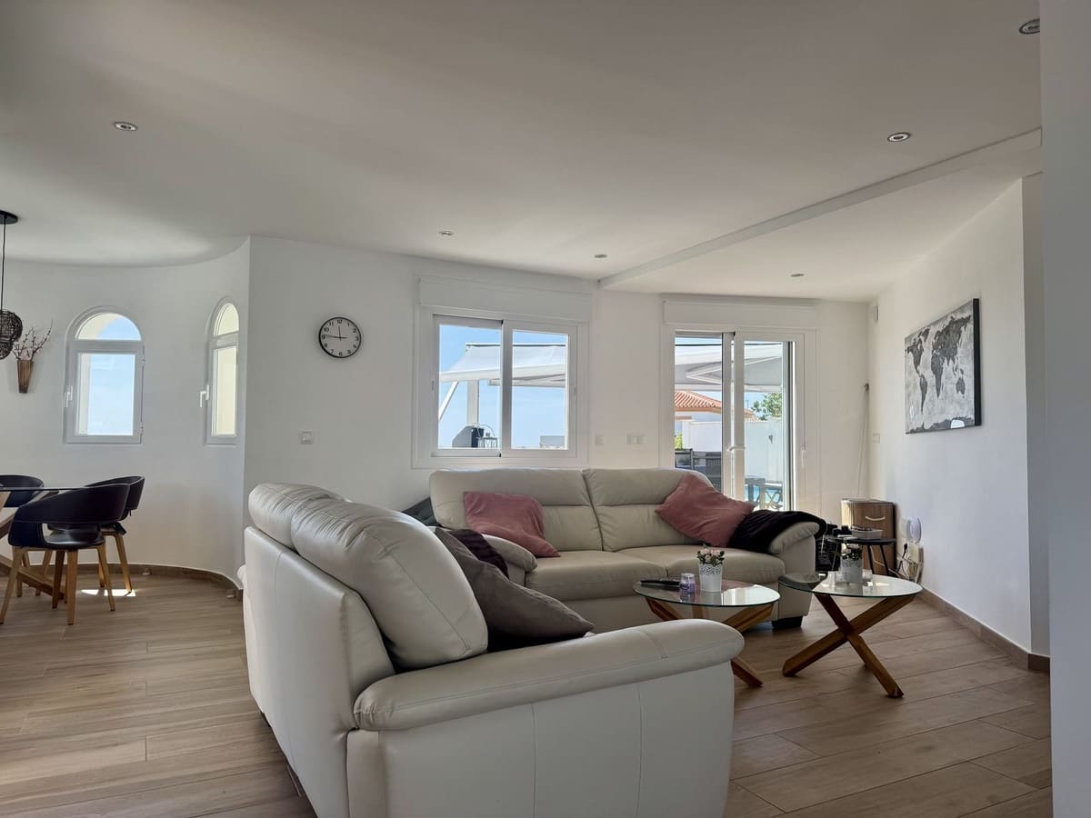 4 sypialnia Willa na sprzedaż w Estepona z basenem garażem - 1 149 000 € (Ref: 9776844)