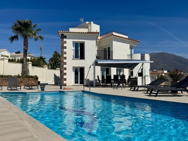 4 sypialnia Willa na sprzedaż w Estepona z basenem garażem - 1 149 000 € (Ref: 9776844)