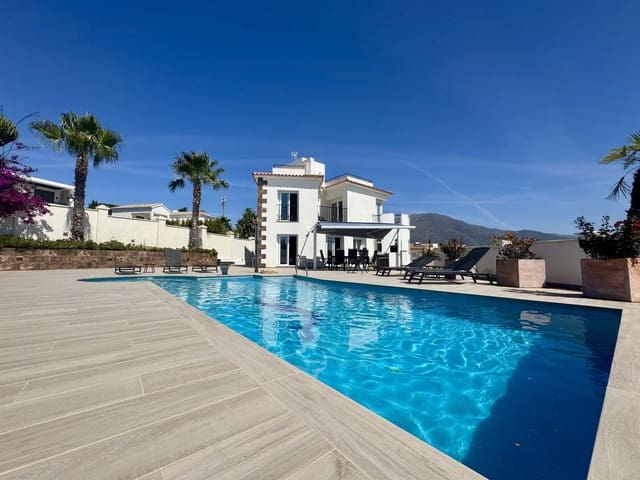4 sypialnia Willa na sprzedaż w Estepona z basenem garażem - 1 149 000 € (Ref: 9776844)