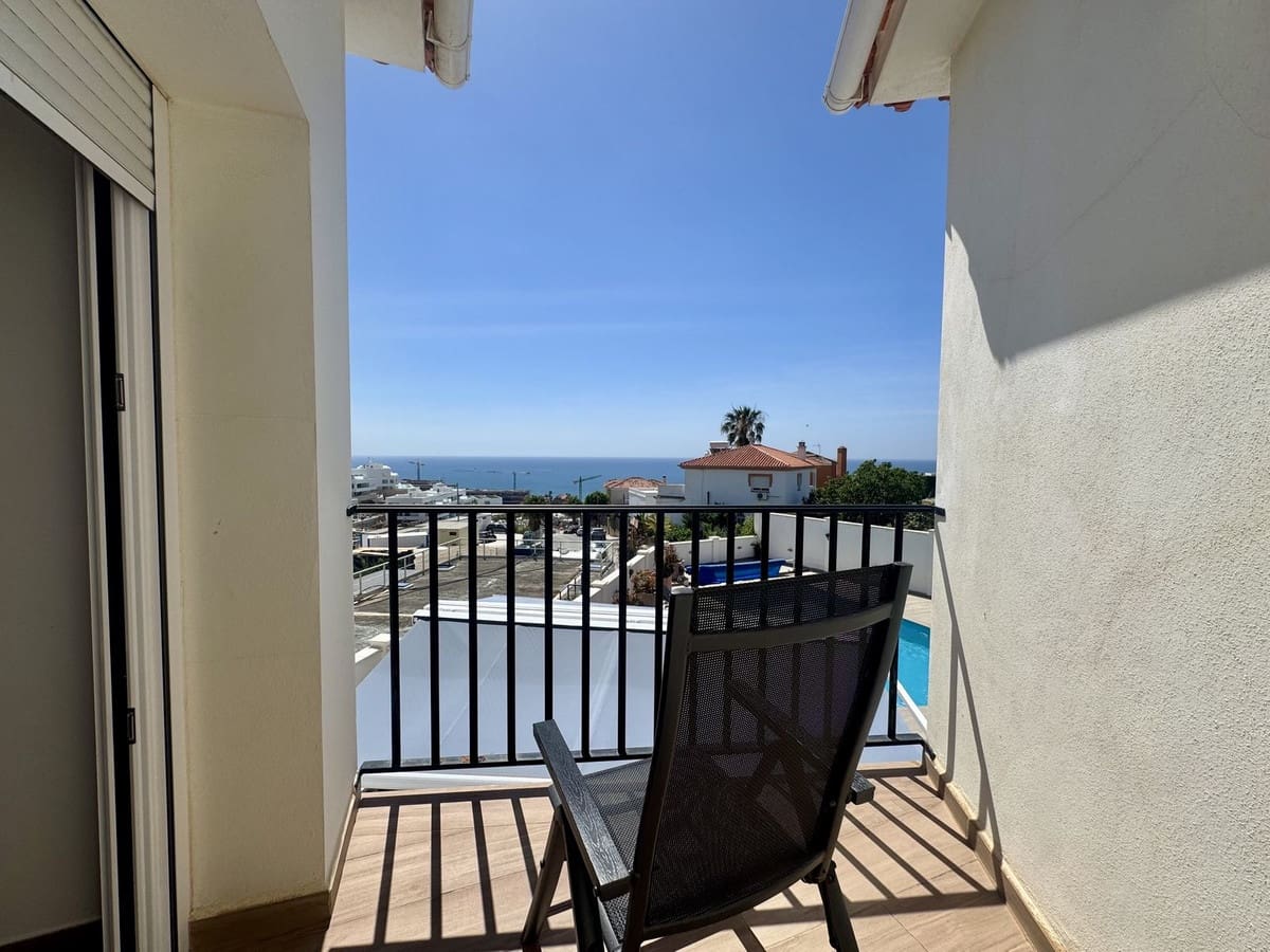 4 sypialnia Willa na sprzedaż w Estepona z basenem garażem - 1 149 000 € (Ref: 9776844)