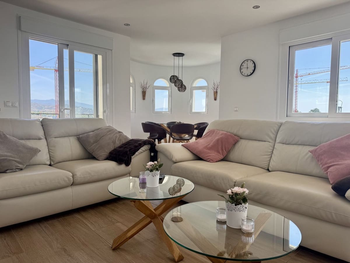 4 sypialnia Willa na sprzedaż w Estepona z basenem garażem - 1 149 000 € (Ref: 9776844)
