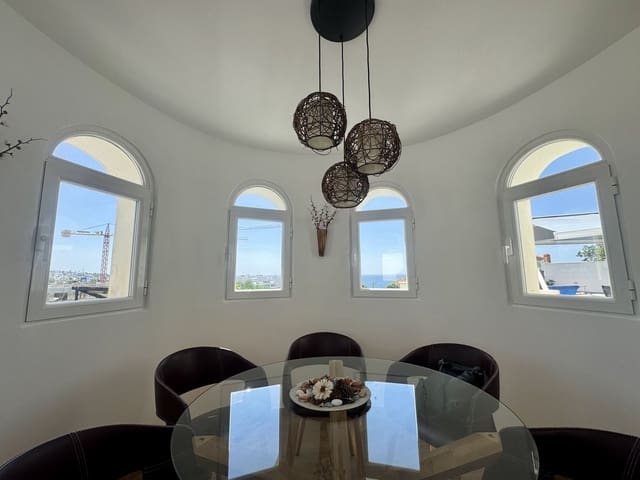4 sypialnia Willa na sprzedaż w Estepona z basenem garażem - 1 149 000 € (Ref: 9776844)