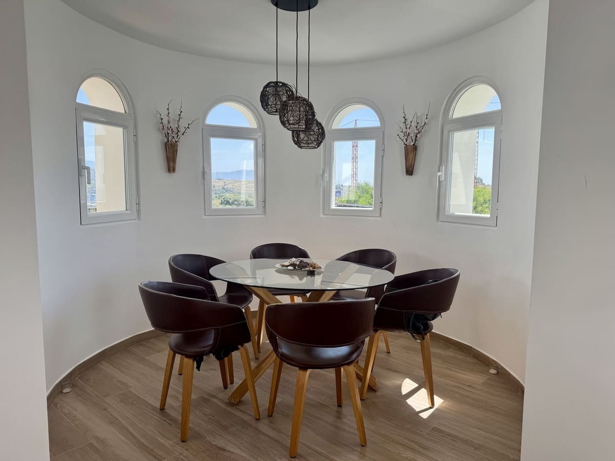 4 sypialnia Willa na sprzedaż w Estepona z basenem garażem - 1 149 000 € (Ref: 9776844)