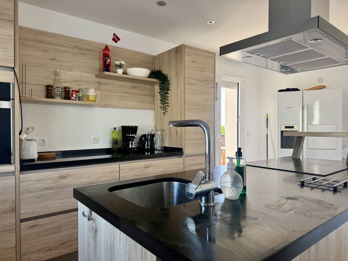 4 sypialnia Willa na sprzedaż w Estepona z basenem garażem - 1 149 000 € (Ref: 9776844)