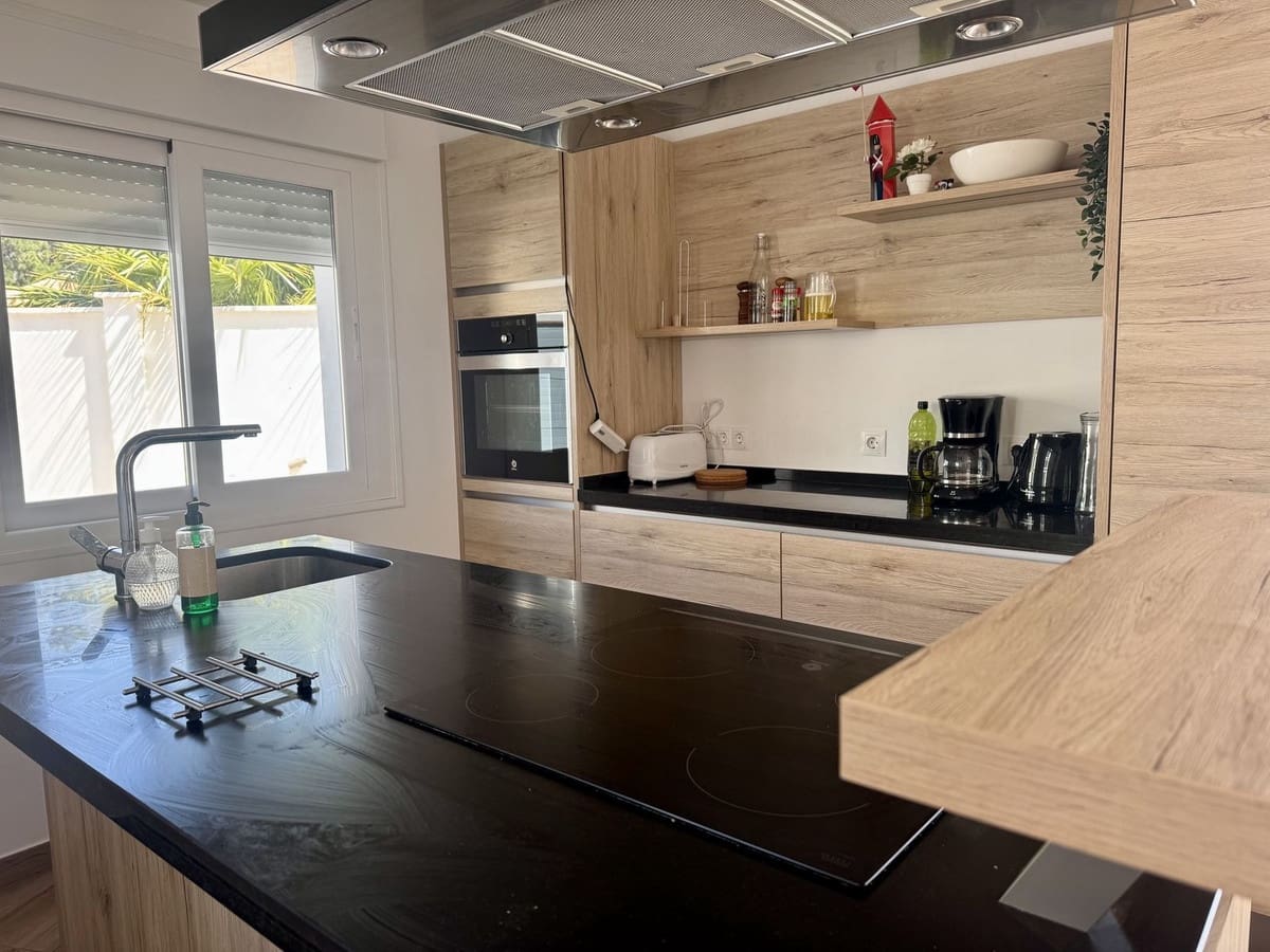 4 sypialnia Willa na sprzedaż w Estepona z basenem garażem - 1 149 000 € (Ref: 9776844)
