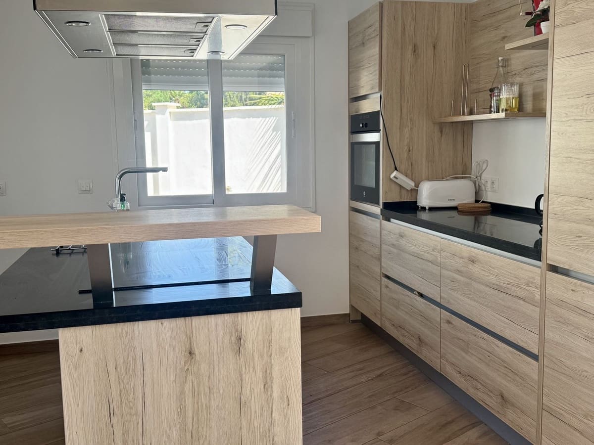 4 sypialnia Willa na sprzedaż w Estepona z basenem garażem - 1 149 000 € (Ref: 9776844)