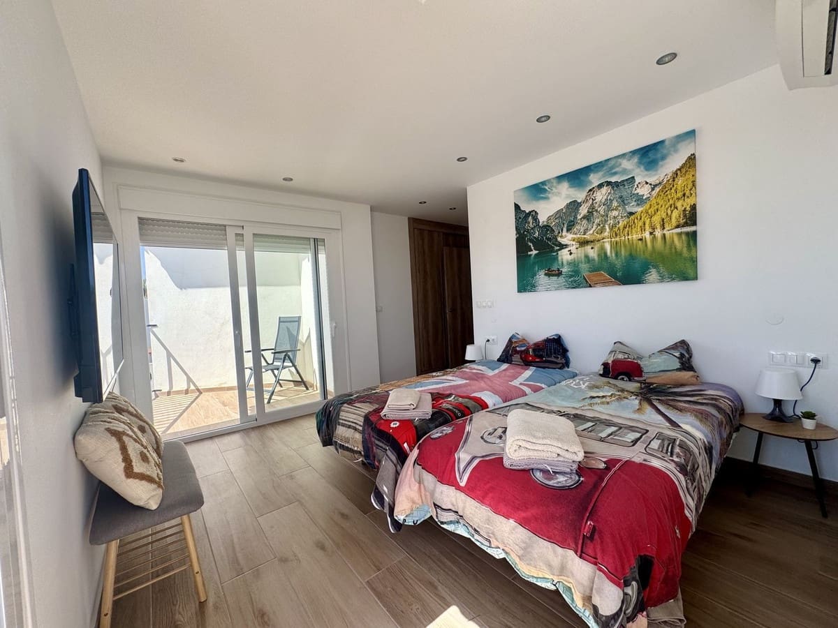 4 sypialnia Willa na sprzedaż w Estepona z basenem garażem - 1 149 000 € (Ref: 9776844)