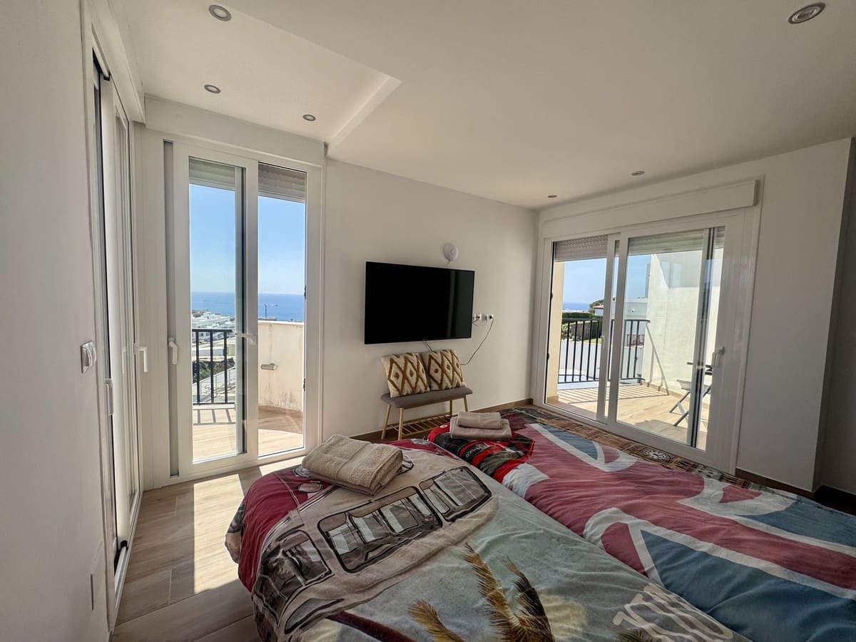4 sypialnia Willa na sprzedaż w Estepona z basenem garażem - 1 149 000 € (Ref: 9776844)
