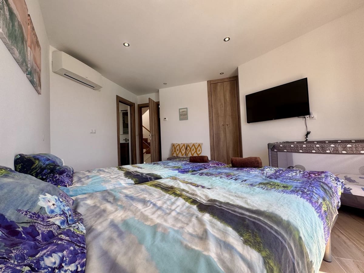 4 sypialnia Willa na sprzedaż w Estepona z basenem garażem - 1 149 000 € (Ref: 9776844)