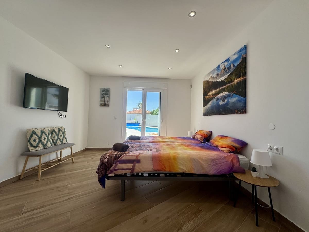 4 sypialnia Willa na sprzedaż w Estepona z basenem garażem - 1 149 000 € (Ref: 9776844)