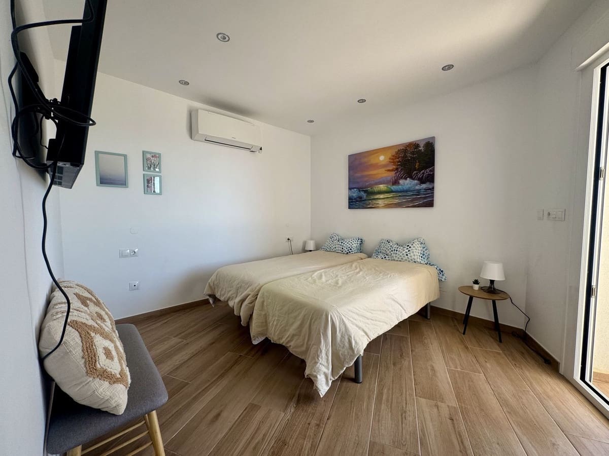 4 sypialnia Willa na sprzedaż w Estepona z basenem garażem - 1 149 000 € (Ref: 9776844)