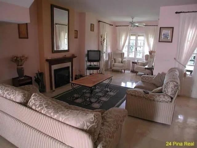 3 makuuhuone Huvila myytävänä paikassa Estepona mukana uima-altaan 
autotalli - 875 000 € (Ref: 9776845)