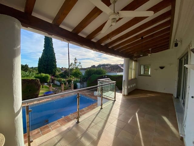 3 soverom Villa til salgs i El Padrón, Estepona med svømmebasseng garasje - € 690 000 (Ref: 9776846)