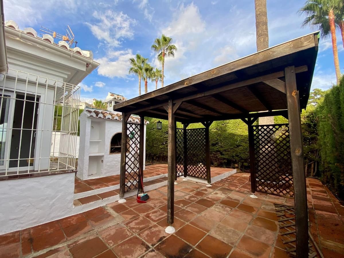 3 soverom Villa til salgs i El Padron med svømmebasseng garasje - € 690 000 (Ref: 9776846)