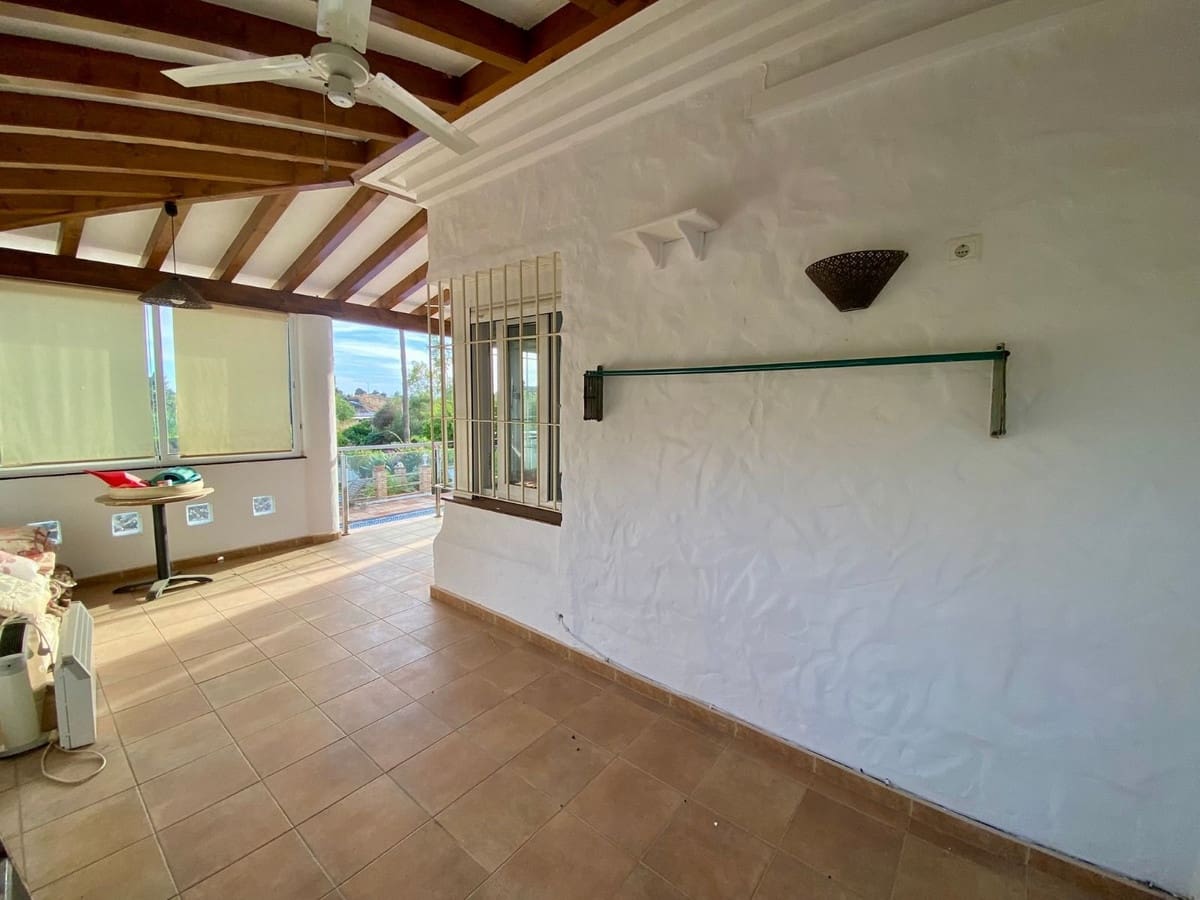 3 soverom Villa til salgs i El Padron med svømmebasseng garasje - € 690 000 (Ref: 9776846)