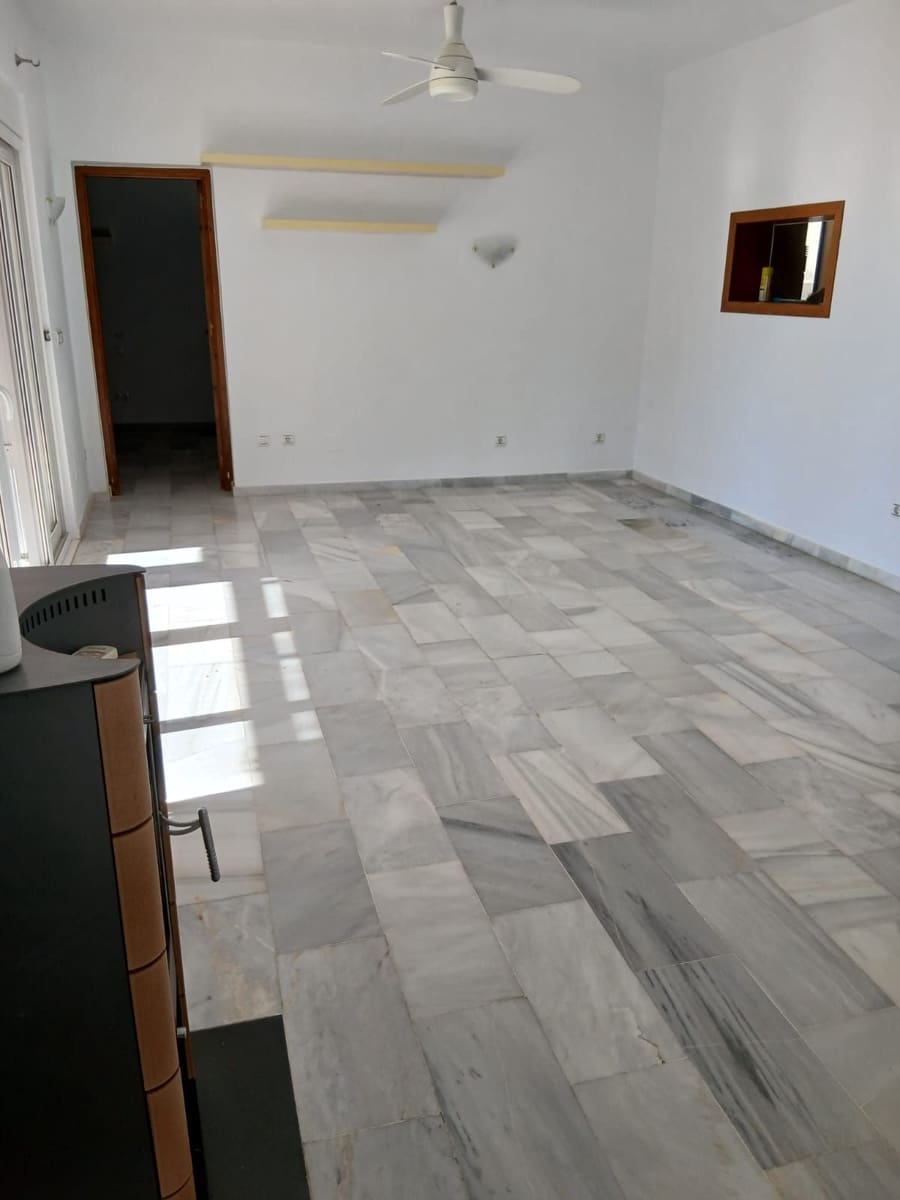 3 soverom Villa til salgs i El Padron med svømmebasseng garasje - € 690 000 (Ref: 9776846)