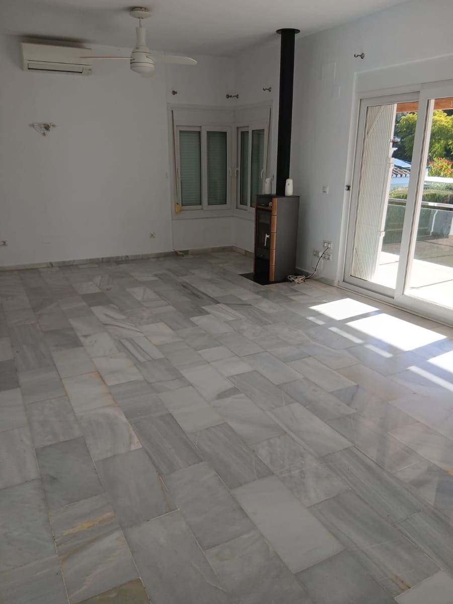 3 soverom Villa til salgs i El Padron med svømmebasseng garasje - € 690 000 (Ref: 9776846)