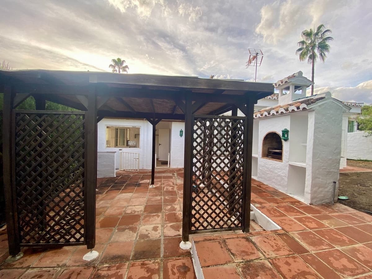 3 soverom Villa til salgs i El Padron med svømmebasseng garasje - € 690 000 (Ref: 9776846)