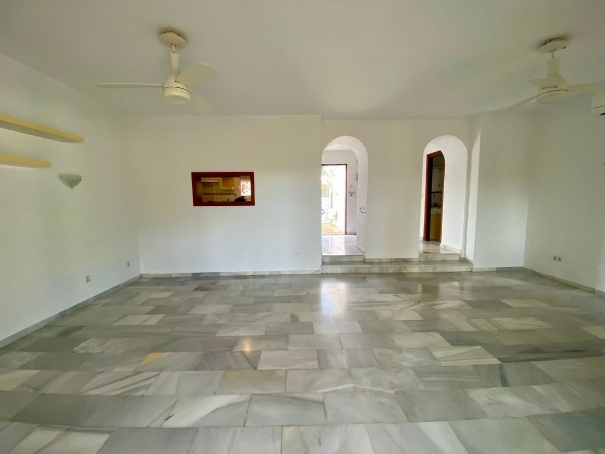 3 soverom Villa til salgs i El Padron med svømmebasseng garasje - € 690 000 (Ref: 9776846)