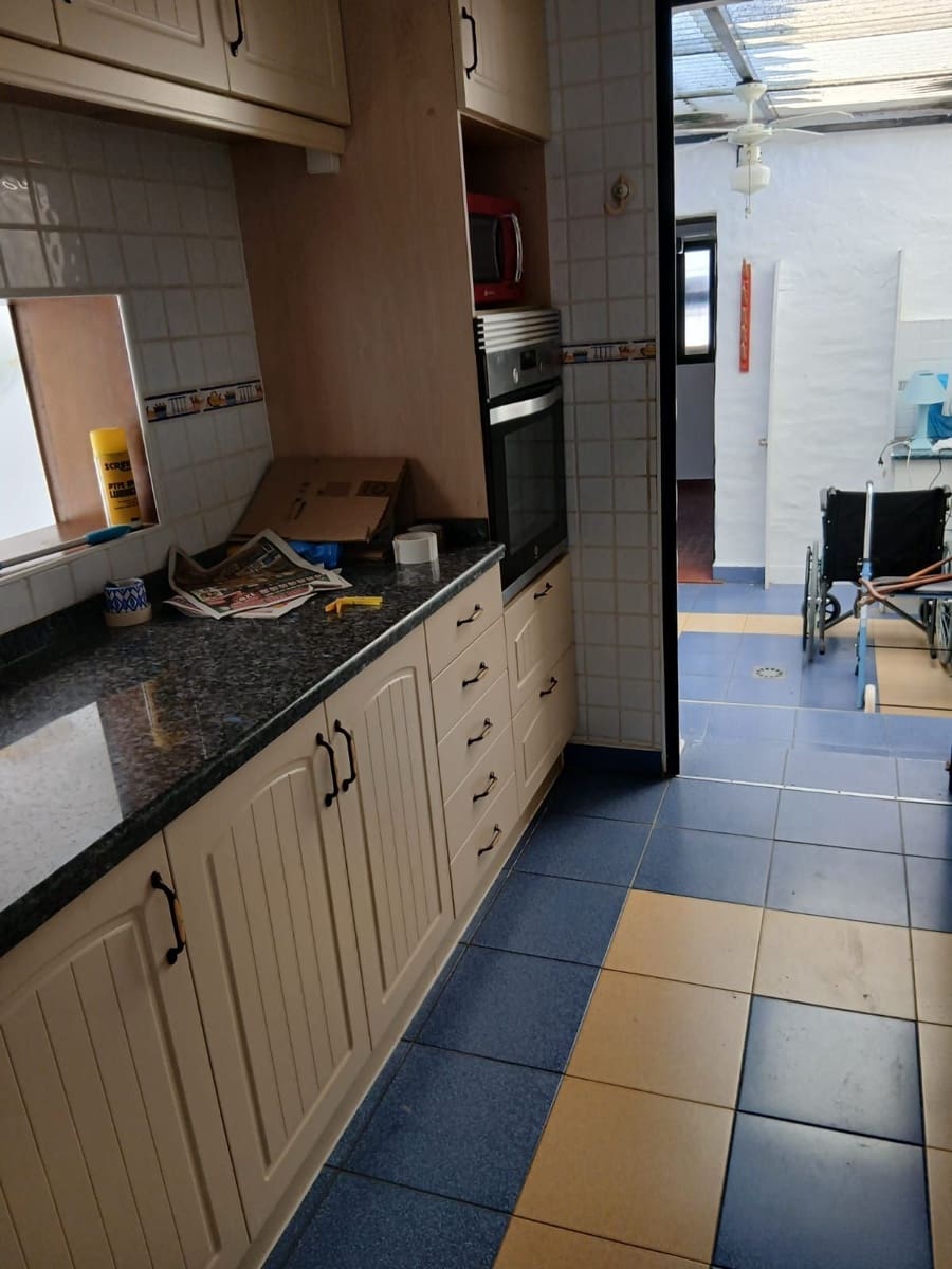 3 soverom Villa til salgs i El Padron med svømmebasseng garasje - € 690 000 (Ref: 9776846)