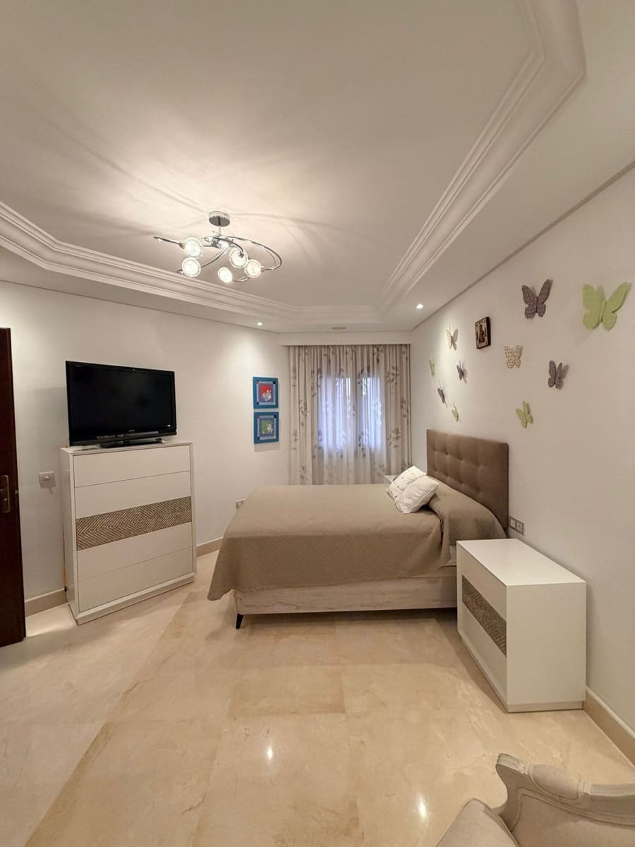 3 Zimmer Apartment zu verkaufen in New Golden Mile mit Pool Garage - 1.200.000 € (Ref: 9777154)