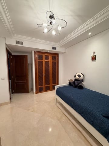 3 Zimmer Apartment zu verkaufen in New Golden Mile, Estepona mit Pool Garage - 1.200.000 € (Ref: 9777154)