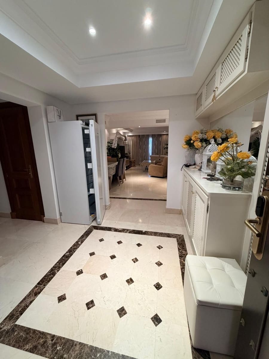 3 sypialnia Apartament na sprzedaż w New Golden Mile z basenem garażem - 1 200 000 € (Ref: 9777155)