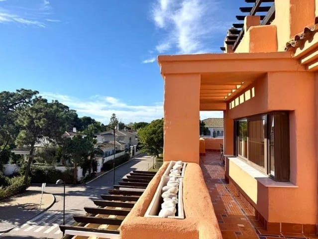 4 chambre Penthouse à vendre à Benamara, Estepona avec piscine garage - 893 000 € (Ref: 9777156)