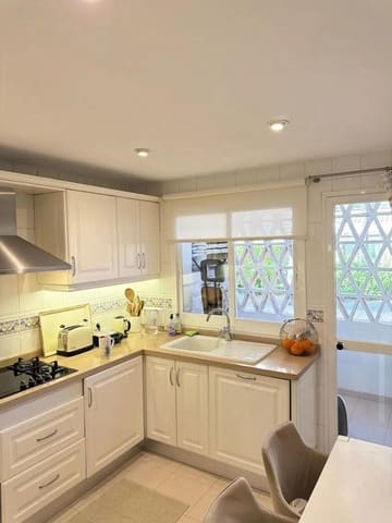 2 slaapkamer Appartement te koop in Elviria, Marbella met zwembad garage - € 745.000 (Ref: 9777157)