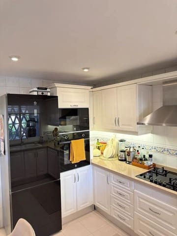 2 slaapkamer Appartement te koop in Elviria, Marbella met zwembad garage - € 745.000 (Ref: 9777157)