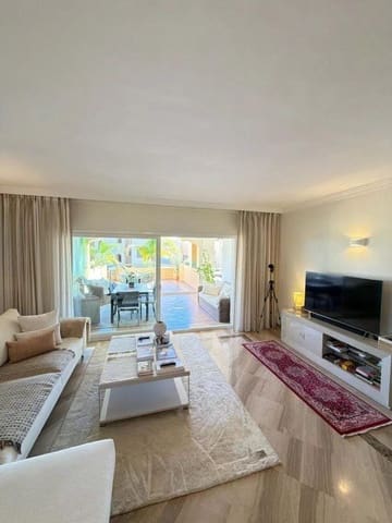 2 slaapkamer Appartement te koop in Elviria, Marbella met zwembad garage - € 745.000 (Ref: 9777157)
