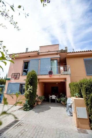 5 sypialnia Dom na sprzedaż w Nueva Andalucia, Marbella z basenem garażem - 918 000 € (Ref: 9778779)