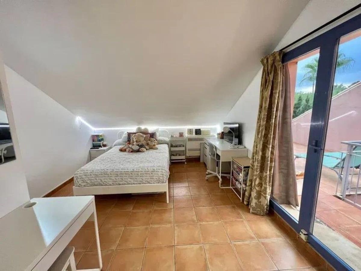 5 chambre Maison de Ville à vendre à Nueva Andalucia avec piscine garage - 918 000 € (Ref: 9778779)