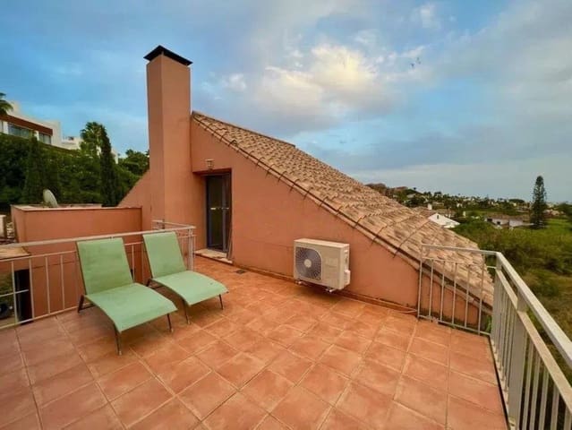 5 sypialnia Dom na sprzedaż w Nueva Andalucia, Marbella z basenem garażem - 918 000 € (Ref: 9778779)