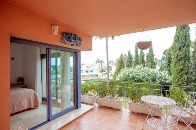 5 sypialnia Dom na sprzedaż w Nueva Andalucia, Marbella z basenem garażem - 918 000 € (Ref: 9778779)